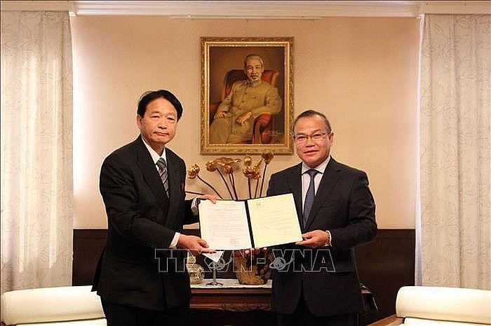 Bổ nhiệm hai công dân Nhật Bản làm Lãnh sự danh dự Việt Nam Bổ nhiệm hai công dân Nhật Bản làm Lãnh sự danh dự Việt Nam