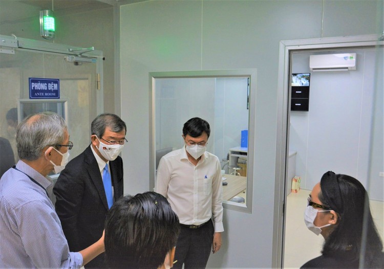 Đại biểu thăm quan phòng thí nghiệm BSL-3 tại Viện Pasteur Tp. HCM Đại biểu thăm quan phòng thí nghiệm BSL-3 tại Viện Pasteur Tp. HCM