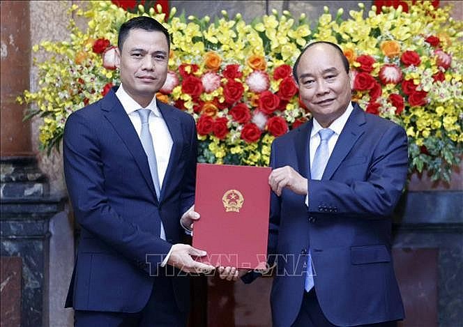 Chủ tịch nước Nguyễn Xuân Phúc trao Quyết định bổ nhiệm Đại sứ Việt Nam tại các nước Chủ tịch nước Nguyễn Xuân Phúc trao Quyết định bổ nhiệm Đại sứ Việt Nam tại các nước
