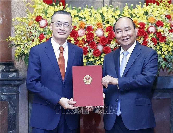 Chủ tịch nước Nguyễn Xuân Phúc trao Quyết định bổ nhiệm Đại sứ Việt Nam tại các nước Chủ tịch nước Nguyễn Xuân Phúc trao Quyết định bổ nhiệm Đại sứ Việt Nam tại các nước