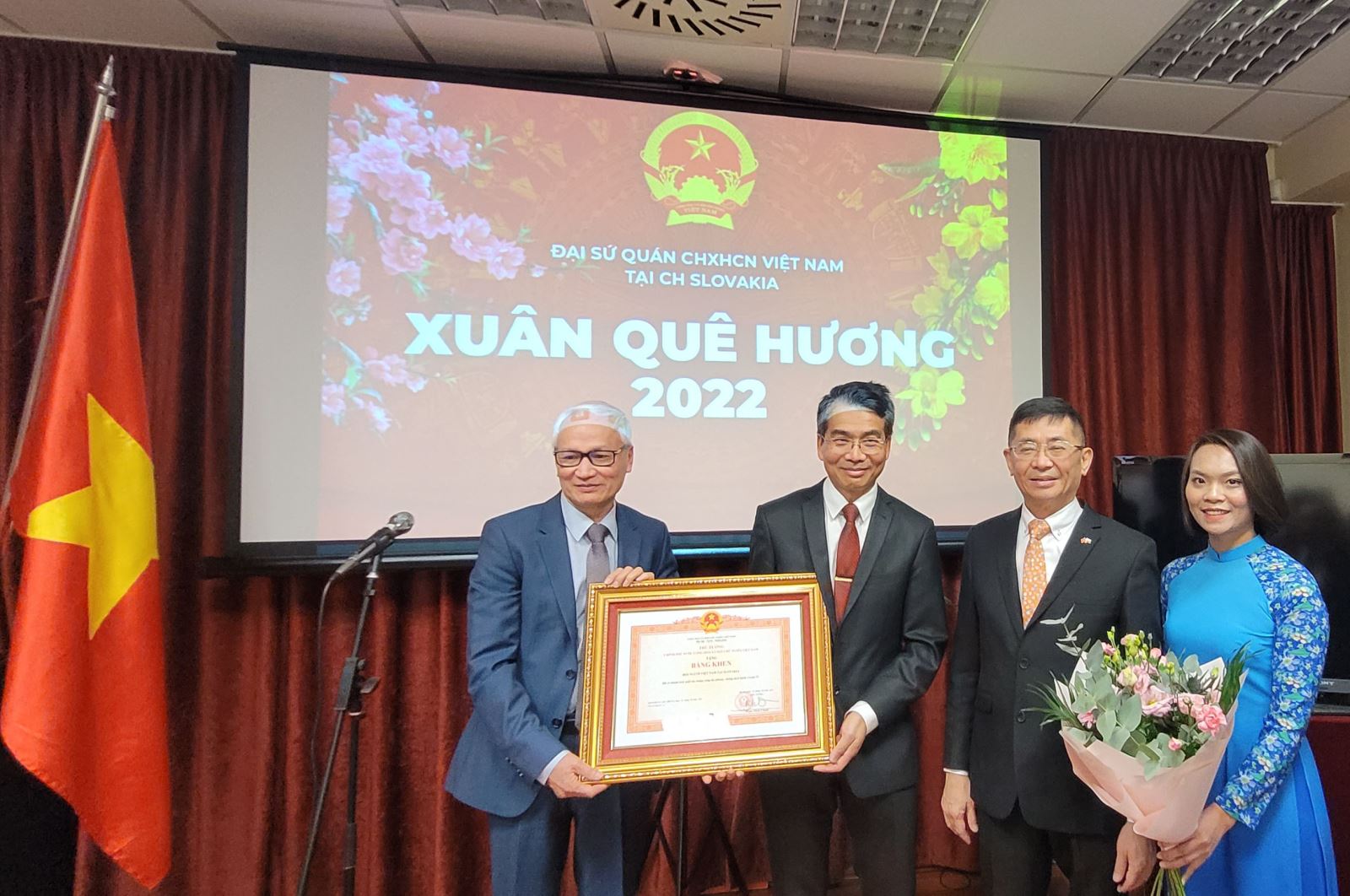 Ấm áp chương trình Chú thích ảnh