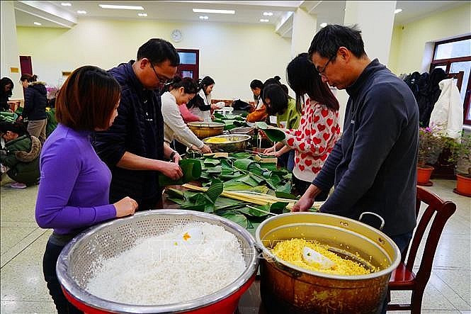 Đầm ấm không khí đón Tết Nguyên Đán cổ truyền của người Việt tại Trung Quốc Đầm ấm không khí đón Tết Nguyên Đán cổ truyền của người Việt tại Trung Quốc
