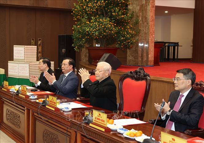 Tổng Bí thư thăm, chúc Tết Đảng bộ, chính quyền và nhân dân Hà Nội tối giao thừa Chú thích ảnh