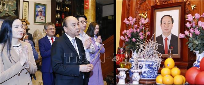 Chủ tịch nước Nguyễn Xuân Phúc thăm hỏi, chúc mừng năm mới gia đình các cố Chủ tịch nước Chú thích ảnh