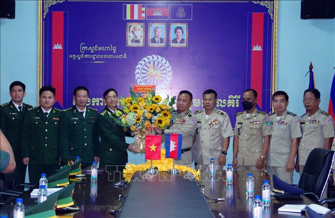 Đoàn kết, hợp tác xây dựng đường biên giới hòa bình, ổn định, phát triển bền vững Chú thích ảnh