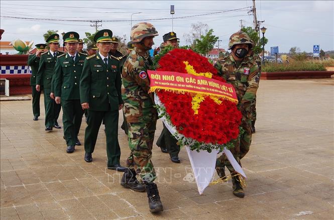 Đoàn kết, hợp tác xây dựng đường biên giới hòa bình, ổn định, phát triển bền vững Chú thích ảnh