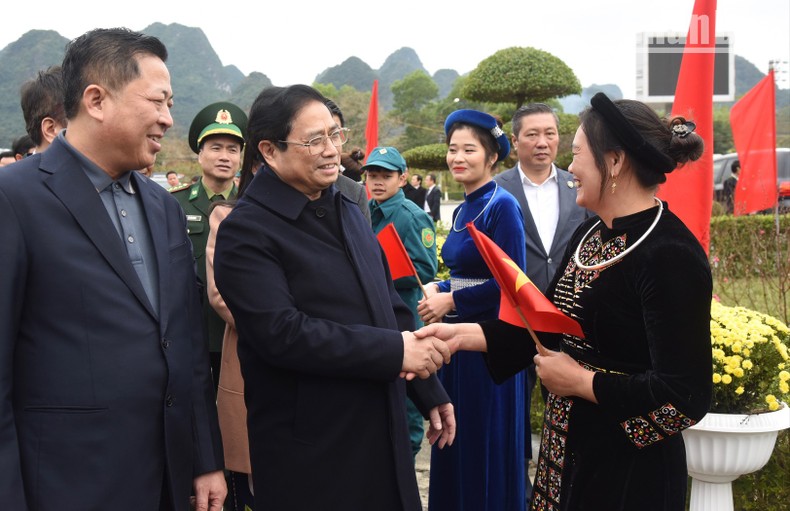 Quan tâm, chăm lo Tết cho lực lượng vũ trang, nhân dân tỉnh Cao Bằng Quan tâm, chăm lo Tết cho lực lượng vũ trang, nhân dân tỉnh Cao Bằng ảnh 5