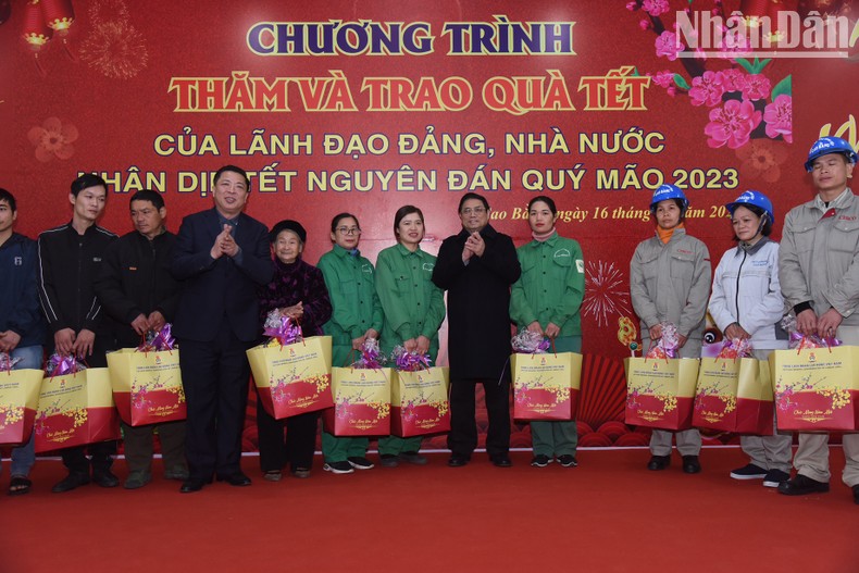 Quan tâm, chăm lo Tết cho lực lượng vũ trang, nhân dân tỉnh Cao Bằng Quan tâm, chăm lo Tết cho lực lượng vũ trang, nhân dân tỉnh Cao Bằng ảnh 6