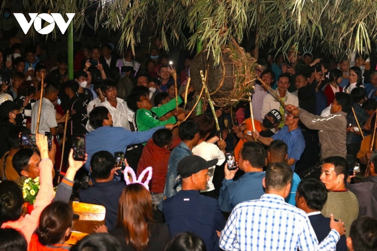 hội Đập trống của người ma coong- đêm giao duyên giữa đại ngàn trường sơn hình ảnh 4 hoi Dap trong cua nguoi ma coong- dem giao duyen giua dai ngan truong son hinh anh 4
