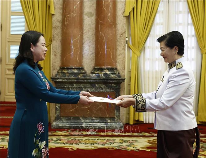 Quyền Chủ tịch nước Võ Thị Ánh Xuân tiếp các Đại sứ trình Quốc thư Chú thích ảnh
