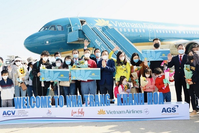 Hoạt động đón khách du lịch tới Nha Trang, Khánh Hòa. (Nguồn: Trung tâm Thông tin du lịch) Hoạt động đón khách du lịch tới Nha Trang, Khánh Hòa. (Nguồn: Trung tâm Thông tin du lịch)