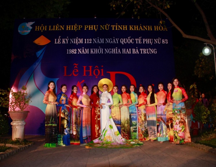 Đây là năm thứ 2 Lễ hội áo do Hội Liên hiệp Phụ nữ tỉnh Khánh Hòa tổ chức. Đây là năm thứ 2 Lễ hội áo do Hội Liên hiệp Phụ nữ tỉnh Khánh Hòa tổ chức.