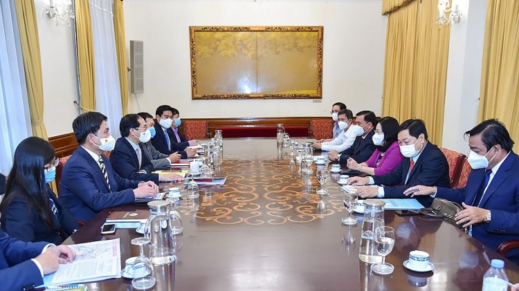 Bộ trưởng Ngoại giao Bùi Thanh Sơn đã có buổi làm việc với đoàn công tác tỉnh Sóc Trăng do đồng chí Hồ Thị Cẩm Đào, Phó Bí thư Thường trực Tỉnh ủy, Chủ tịch HĐND tỉnh dẫn đầu. Bộ trưởng Ngoại giao Bùi Thanh Sơn đã có buổi làm việc với đoàn công tác tỉnh Sóc Trăng do đồng chí Hồ Thị Cẩm Đào, Phó Bí thư Thường trực Tỉnh ủy, Chủ tịch HĐND tỉnh dẫn đầu.