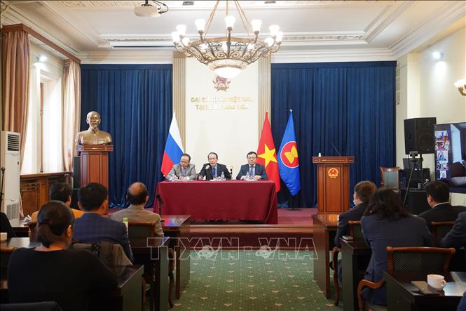 Tọa đàm về tháo gỡ khó khăn cho cộng đồng người Việt tại LB Nga trong tình hình mới Chú thích ảnh