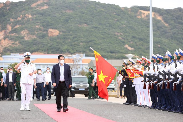 Thủ tướng dâng hương tưởng niệm chiến sĩ Gạc Ma, thăm Lữ đoàn Tàu ngầm và Vùng 4 Hải quân Thủ tướng dâng hương tưởng niệm chiến sĩ Gạc Ma, thăm Lữ đoàn Tàu ngầm và Vùng 4 Hải quân