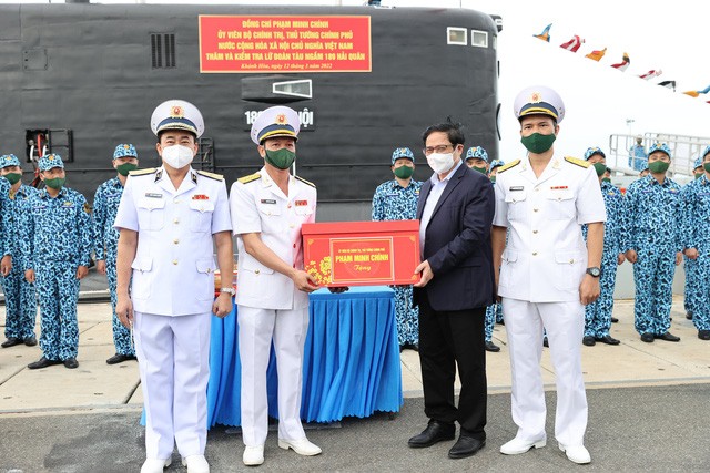 Thủ tướng dâng hương tưởng niệm chiến sĩ Gạc Ma, thăm Lữ đoàn Tàu ngầm và Vùng 4 Hải quân Thủ tướng dâng hương tưởng niệm chiến sĩ Gạc Ma, thăm Lữ đoàn Tàu ngầm và Vùng 4 Hải quân