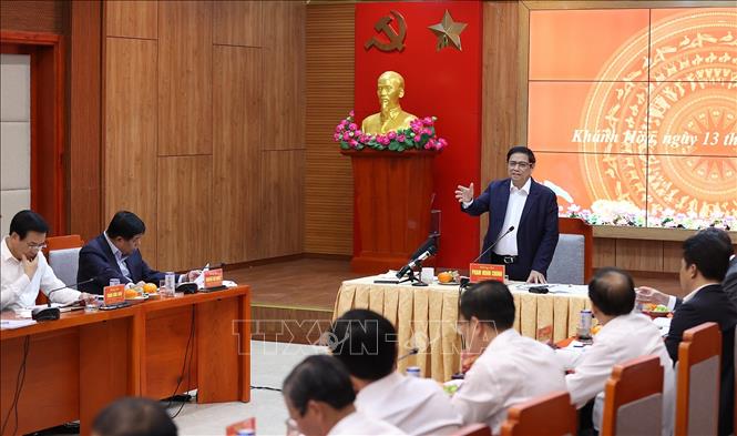 Xây dựng Trường Sa thành trung tâm kinh tế, văn hóa, xã hội; thành trì bảo vệ chủ quyền biển đảo Tổ quốc Chú thích ảnh