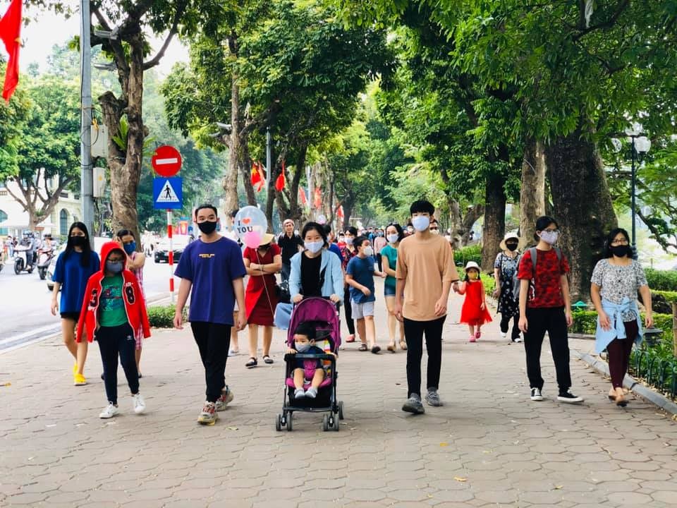 Phố đi bộ Hà Nội chính thức hoạt động trở lại sau thời gian đóng cửa phòng dịch. Phố đi bộ Hà Nội chính thức hoạt động trở lại sau thời gian đóng cửa phòng dịch.