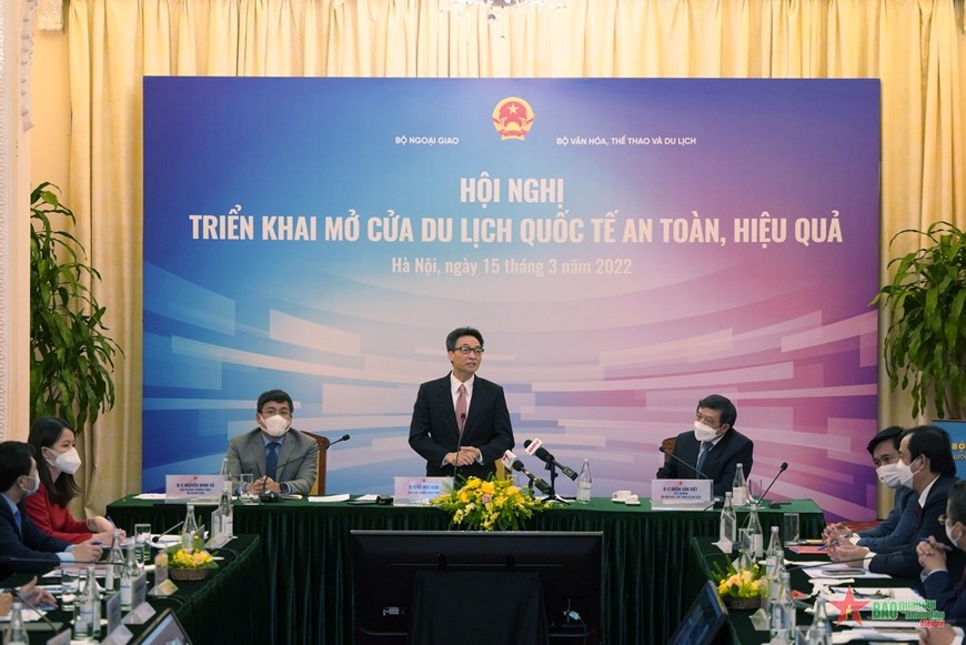 Phó Thủ tướng Vũ Đức Đam chủ trì hội nghị.