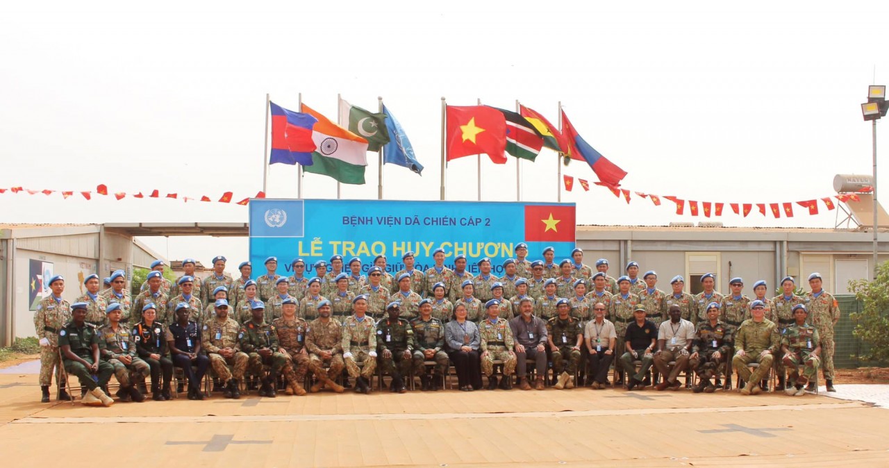 Lễ trao Huy chương vì sự nghiệp gìn giữ hoà bình của LHQ cho 63 thành viên của BVDC 2.3. Ảnh: Nguyễn Đảm Lễ trao Huy chương vì sự nghiệp gìn giữ hoà bình của LHQ cho 63 thành viên của BVDC 2.3. Ảnh: Nguyễn Đảm