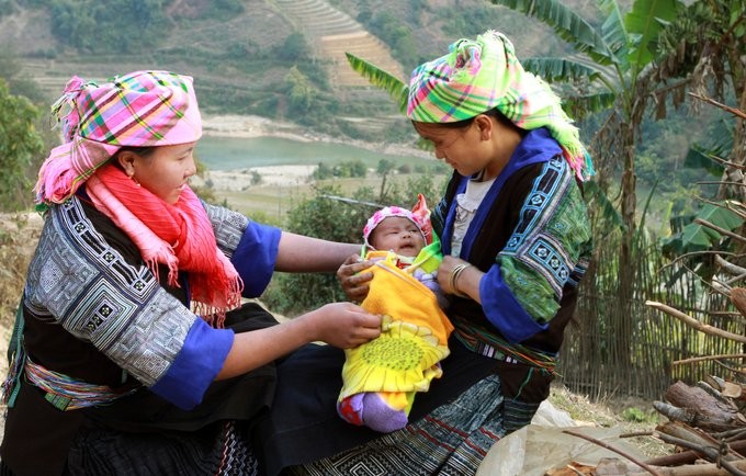 Thông qua ứng dụng MCH247 này, các bà mẹ tại Việt Nam, đặc biệt là người dân tộc thiểu số sống tại khu vực nông thôn, vùng sâu, vùng xa, giờ đây đã có thể tiếp cận thông tin và dịch vụ về sức khỏe sinh sản và sức khỏe tình dục ở mọi nơi. (Ảnh minh họa) Thông qua ứng dụng MCH247 này, các bà mẹ tại Việt Nam, đặc biệt là người dân tộc thiểu số sống tại khu vực nông thôn, vùng sâu, vùng xa, giờ đây đã có thể tiếp cận thông tin và dịch vụ về sức khỏe sinh sản và sức khỏe tình dục ở mọi nơi. (Ảnh minh họa)