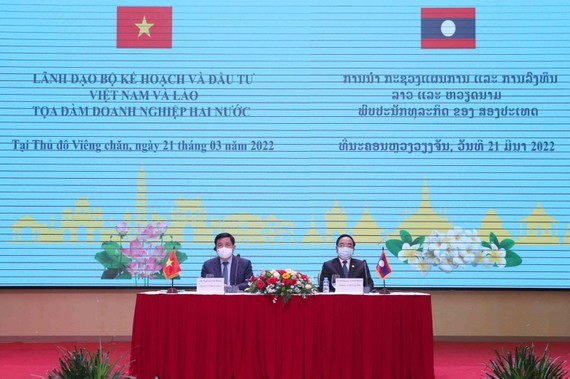 Bộ trưởng Bộ KH-ĐT Nguyễn Chí Dũng và Bộ trưởng Bộ KH-ĐT Lào Khamjane Vongphosy đồng chủ trì cuộc tọa đàm. Ảnh: Bộ KH-ĐT Việt Nam Bộ trưởng Bộ KH-ĐT Nguyễn Chí Dũng và Bộ trưởng Bộ KH-ĐT Lào Khamjane Vongphosy đồng chủ trì cuộc tọa đàm. Ảnh: Bộ KH-ĐT Việt Nam