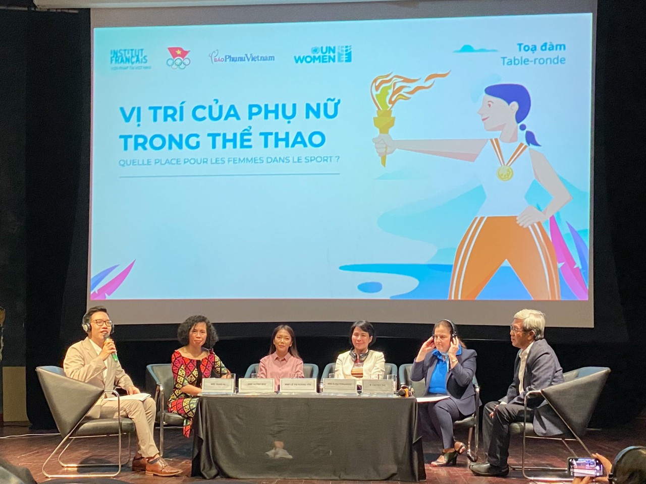 Các diễn giả tại buổi Tọa đàm “Vị trí của Phụ nữ trong thể thao”