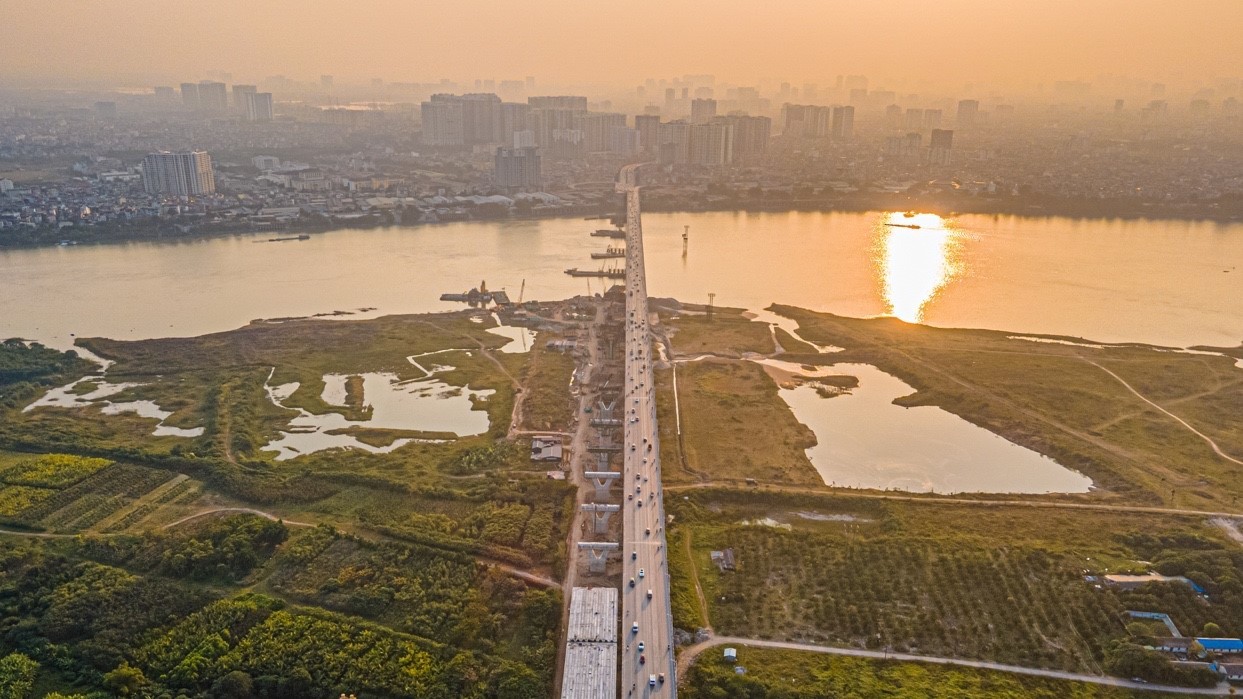Cầu Vĩnh Tuy giai đoạn 2 đang được đẩy mạnh thi công. Cầu Vĩnh Tuy giai đoạn 2 đang được đẩy mạnh thi công.