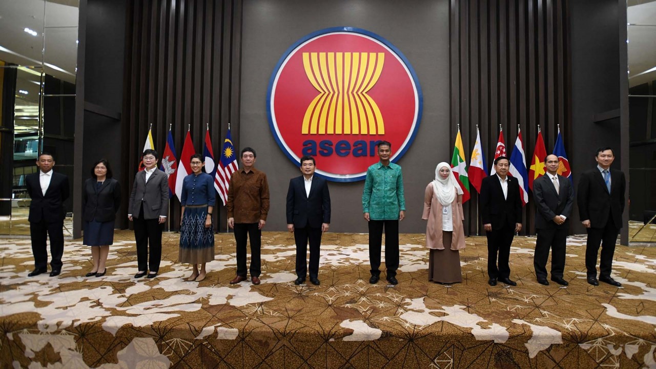 ASEAN thúc đẩy kết nối và tăng cường phát triển các nền tảng số. (Ảnh: Báo thế giới và Việt Nam) ASEAN thúc đẩy kết nối và tăng cường phát triển các nền tảng số. (Ảnh: Báo thế giới và Việt Nam)