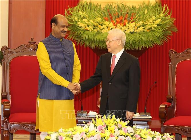 Tổng Bí thư Nguyễn Phú Trọng tiếp Chủ tịch Hạ viện Ấn Độ Om Birla Chú thích ảnh