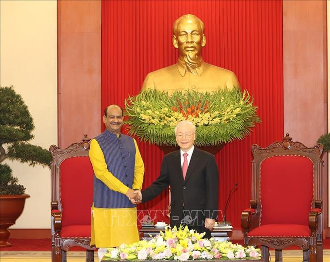 Tổng Bí thư Nguyễn Phú Trọng tiếp Chủ tịch Hạ viện Ấn Độ Om Birla Chú thích ảnh