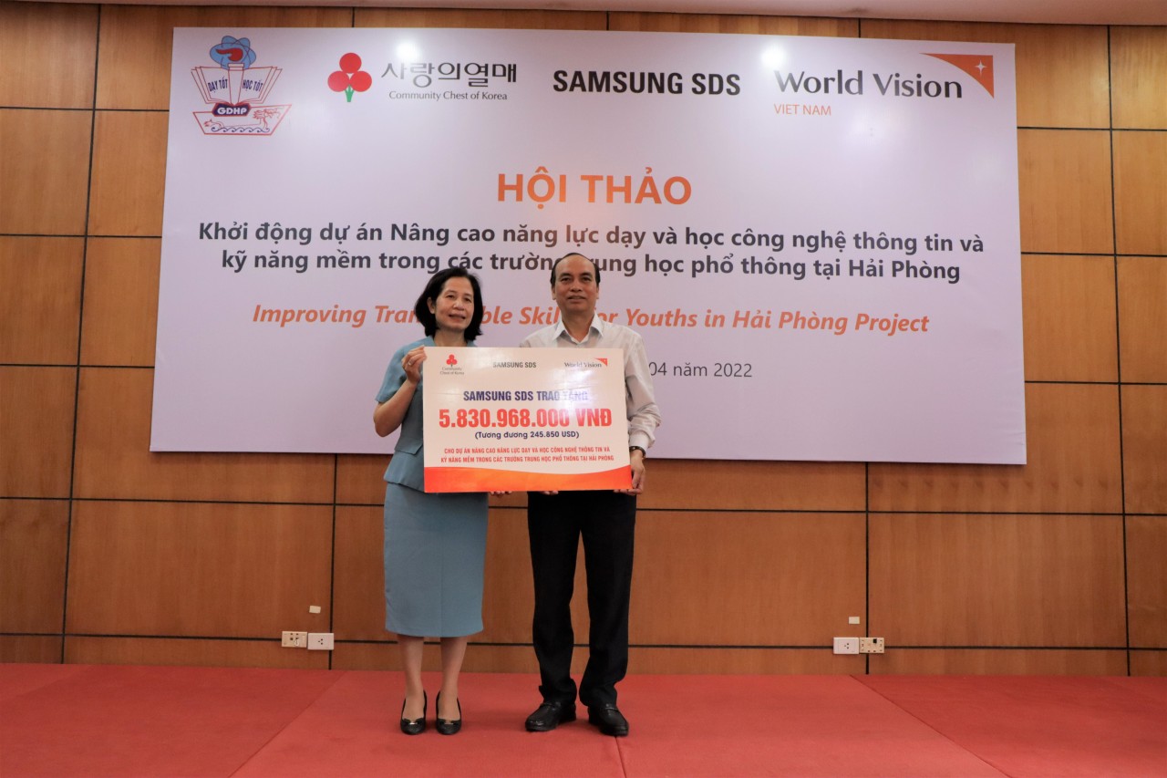 Bà Thân Thị Hà, Giám đốc Vận hành các chương trình, Tổ chức World Vision Việt Nam và ông Đỗ Văn Lợi, Phó Giám đốc Sở Giáo dục và Đào tạo Thành phố Hải Phòng, tại Sự kiện.