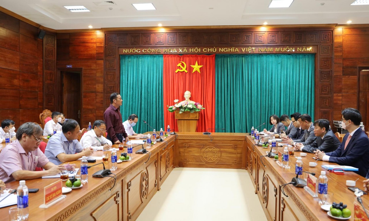 Phó Chủ tịch UBND tỉnh Y Giang Gry Niê Knơng phát biểu tại buổi làm việc. (Ảnh: Báo Đắk Lắk)