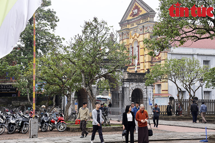 Chiêm ngưỡng quần thể độc đáo của nhà thờ Phát Diệm Chú thích ảnh