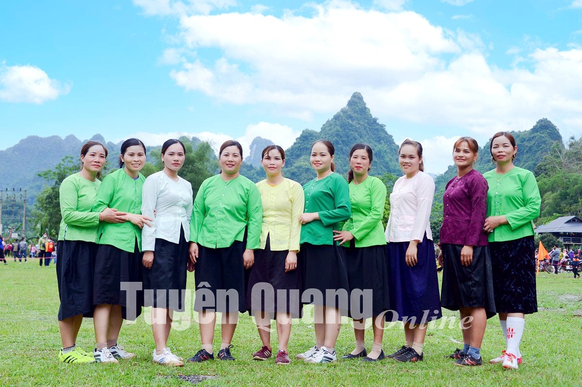 Sôi nổi Giao lưu bóng đá nữ các dân tộc thiểu số Lâm Bình lần thứ nhất Sôi nổi Giao lưu bóng đá nữ các dân tộc thiểu số Lâm Bình lần thứ nhất