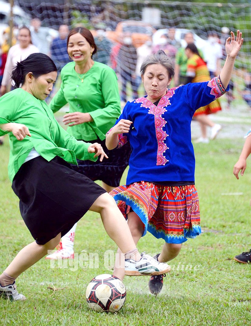 Sôi nổi Giao lưu bóng đá nữ các dân tộc thiểu số Lâm Bình lần thứ nhất Sôi nổi Giao lưu bóng đá nữ các dân tộc thiểu số Lâm Bình lần thứ nhất