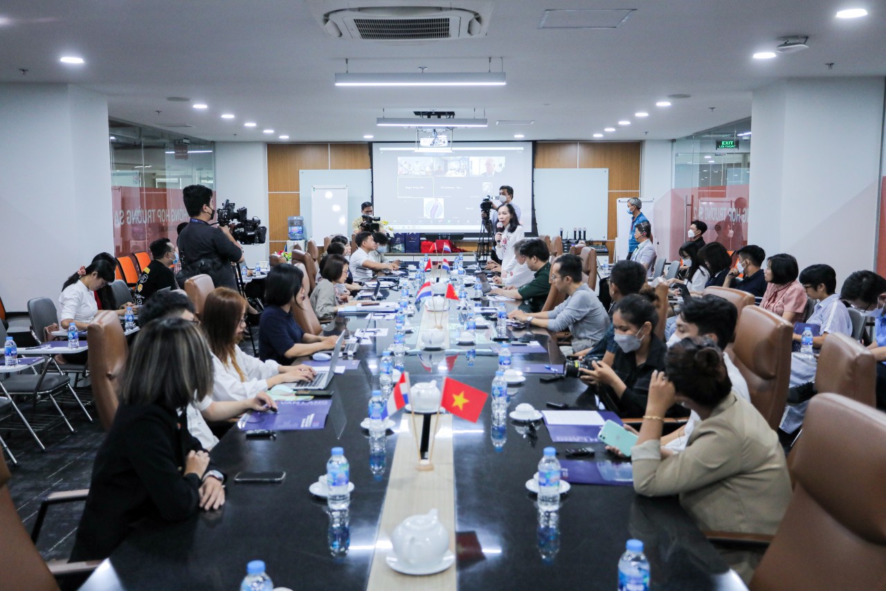 Quảng cảnh buổi Tọa đàm Khoa học 3. Quảng cảnh buổi Tọa đàm Khoa học 3.