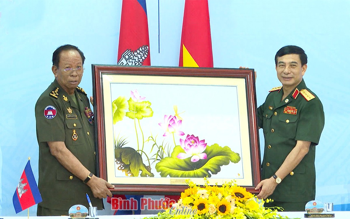 Hội đàm giữa Bộ Quốc phòng Việt Nam và Bộ Quốc phòng Campuchia Hội đàm giữa Bộ Quốc phòng Việt Nam và Bộ Quốc phòng Campuchia