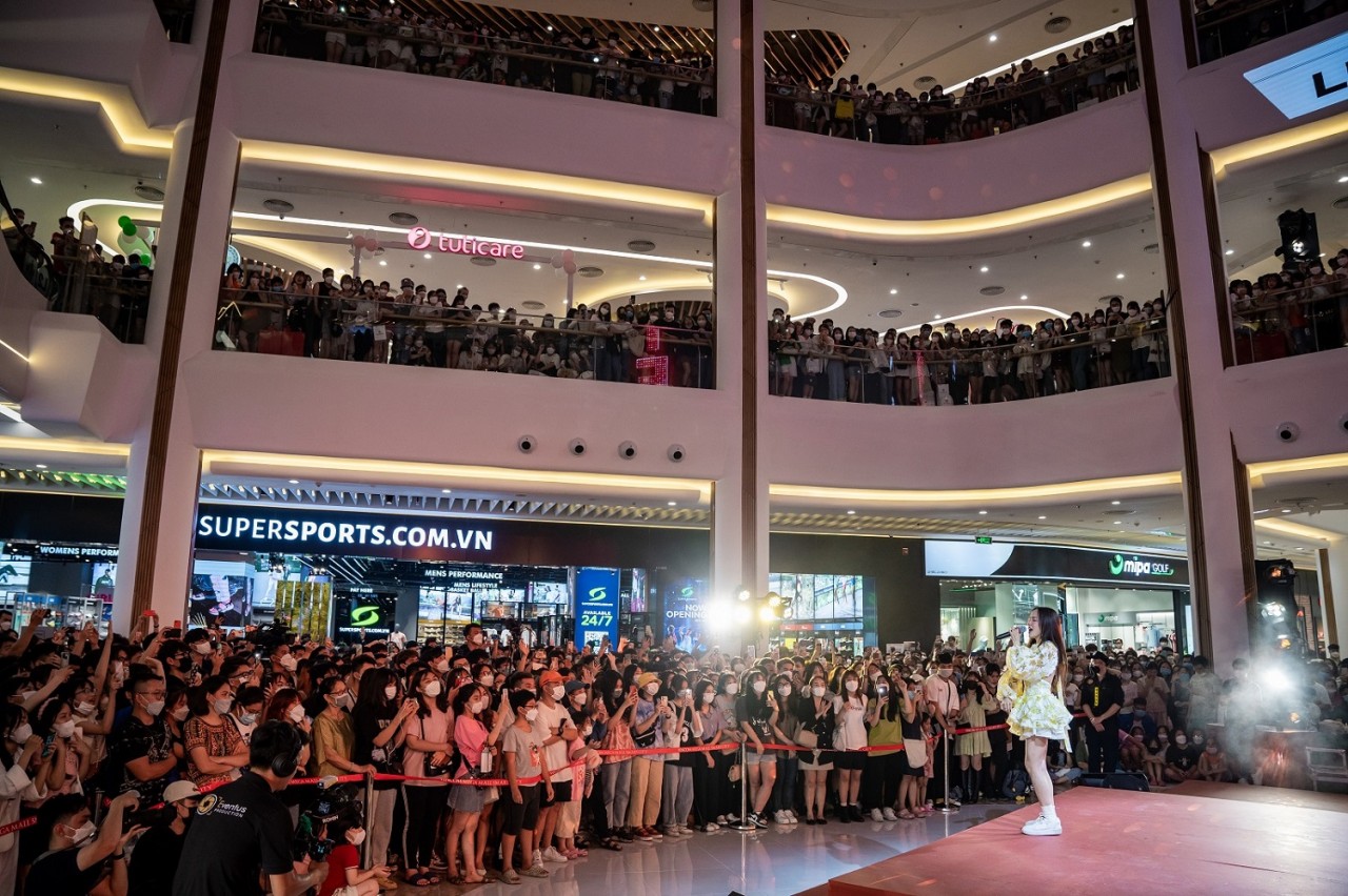 Trải nghiệm cuối tuần cực “chill” cùng dàn sao trẻ V-pop tại Vincom Mega Mall Smart City Trải nghiệm cuối tuần cực “chill” cùng dàn sao trẻ V-pop tại Vincom Mega Mall Smart City