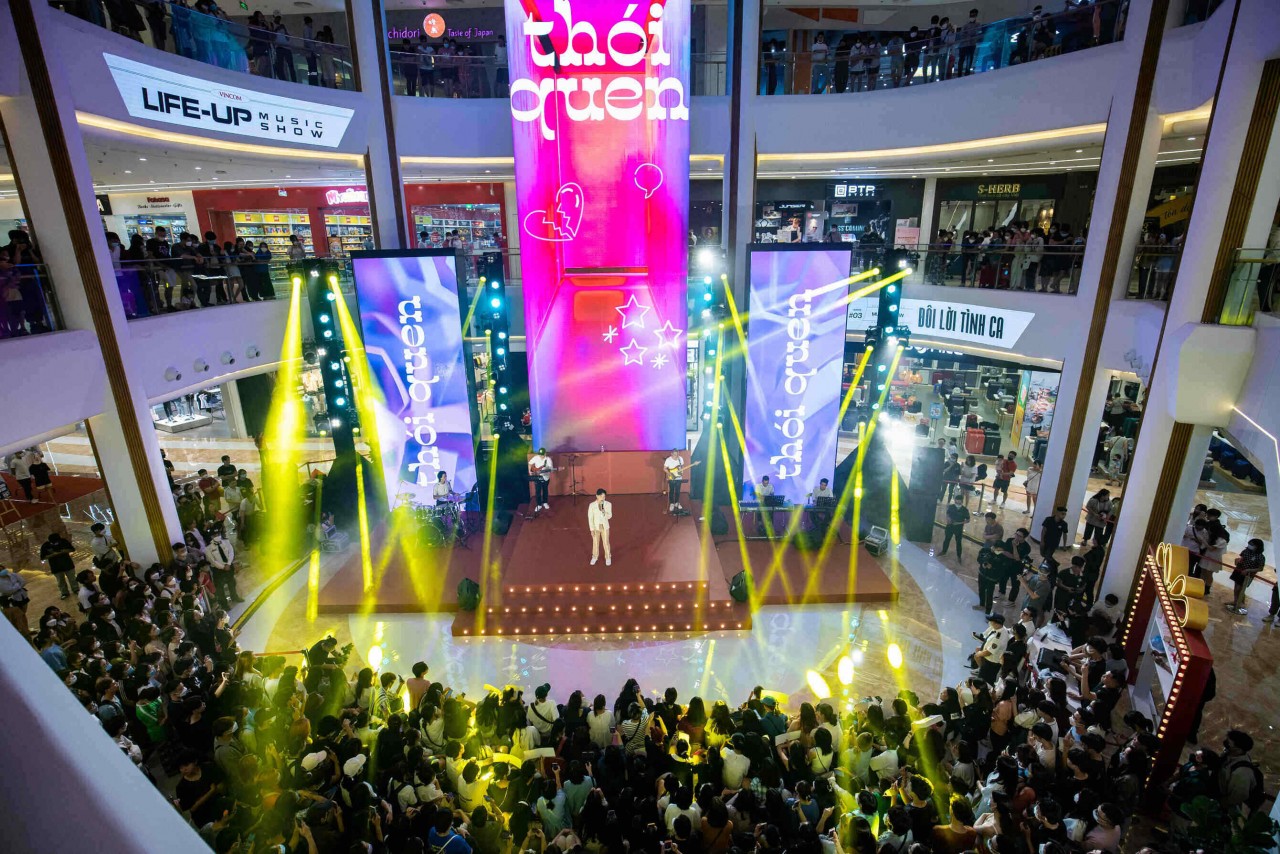 Trải nghiệm cuối tuần cực “chill” cùng dàn sao trẻ V-pop tại Vincom Mega Mall Smart City Trải nghiệm cuối tuần cực “chill” cùng dàn sao trẻ V-pop tại Vincom Mega Mall Smart City