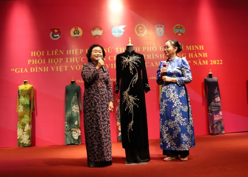 Những chiếc áo dài vun đắp tình hữu nghị Những chiếc áo dài vun đắp tình hữu nghị