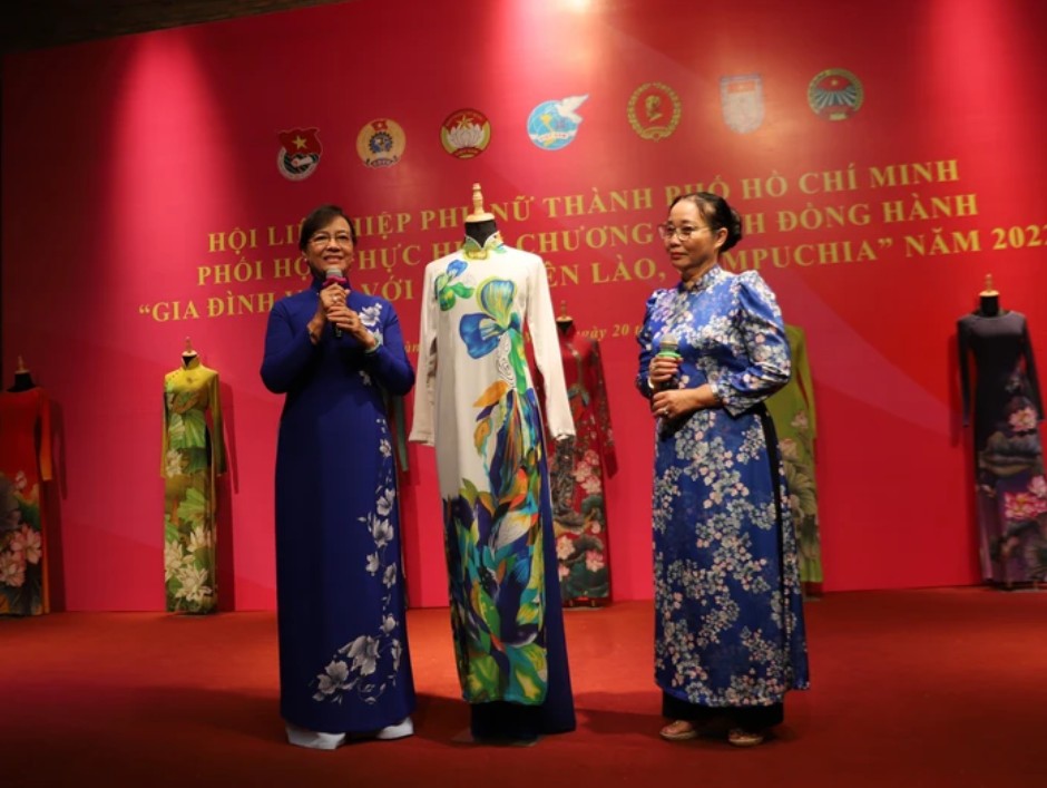Những chiếc áo dài vun đắp tình hữu nghị Những chiếc áo dài vun đắp tình hữu nghị