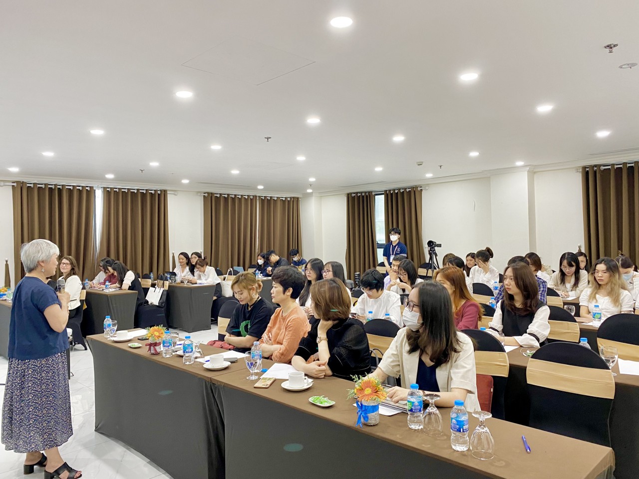 Quang cảnh của buổi lễ tổng kết dự án Thanh niên Việt Nam thúc đẩy hòa bình và phát triển bền vững