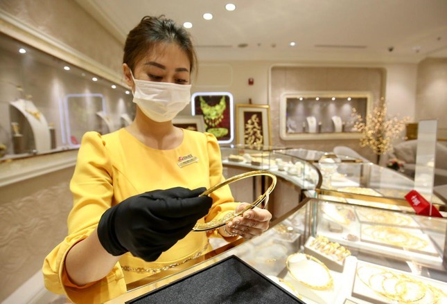 Giá vàng trong nước và thế giới giảm. (Ảnh Như Ý) Giá vàng trong nước và thế giới giảm. (Ảnh Như Ý)