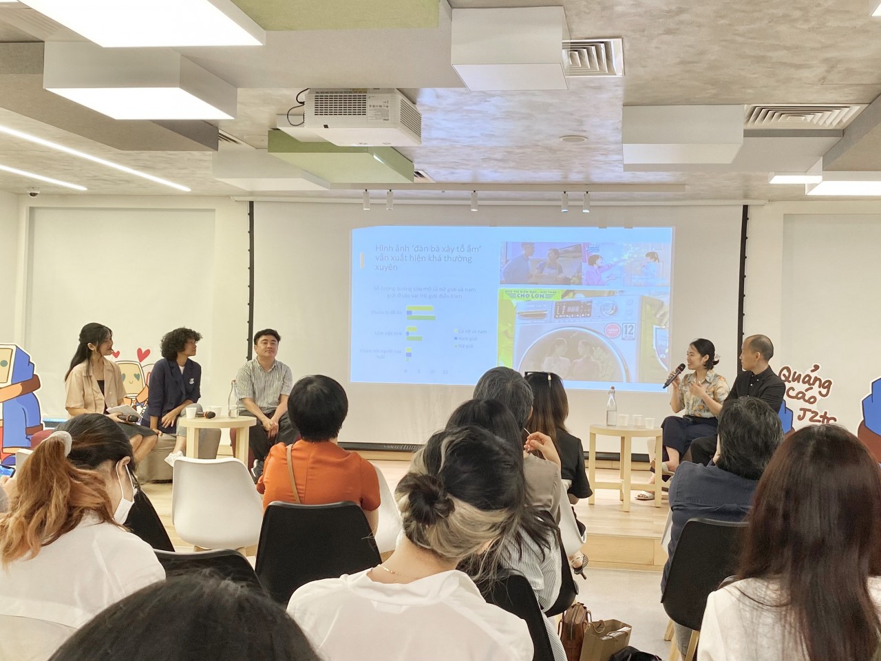 Tọa đàm với sự tham dự của đại diện nhãn hàng, agency và NGOs cùng đối thoại trực tiếp và cởi mời với những người phát triển bộ công cụ này. Tọa đàm với sự tham dự của đại diện nhãn hàng, agency và NGOs cùng đối thoại trực tiếp và cởi mời với những người phát triển bộ công cụ này.