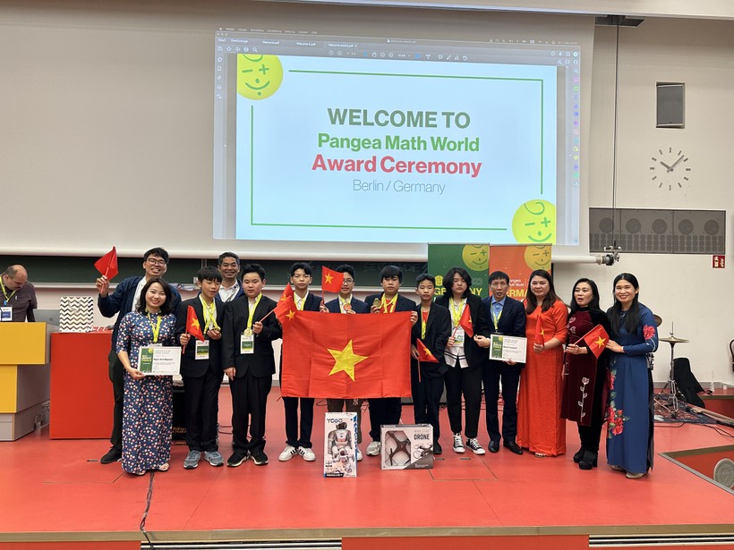Học sinh Hà Nội giành 5 huy chương vàng Olympic Toán quốc tế Học sinh Ba Đình giành 5 huy chương Vàng Olympic Toán học ảnh 1