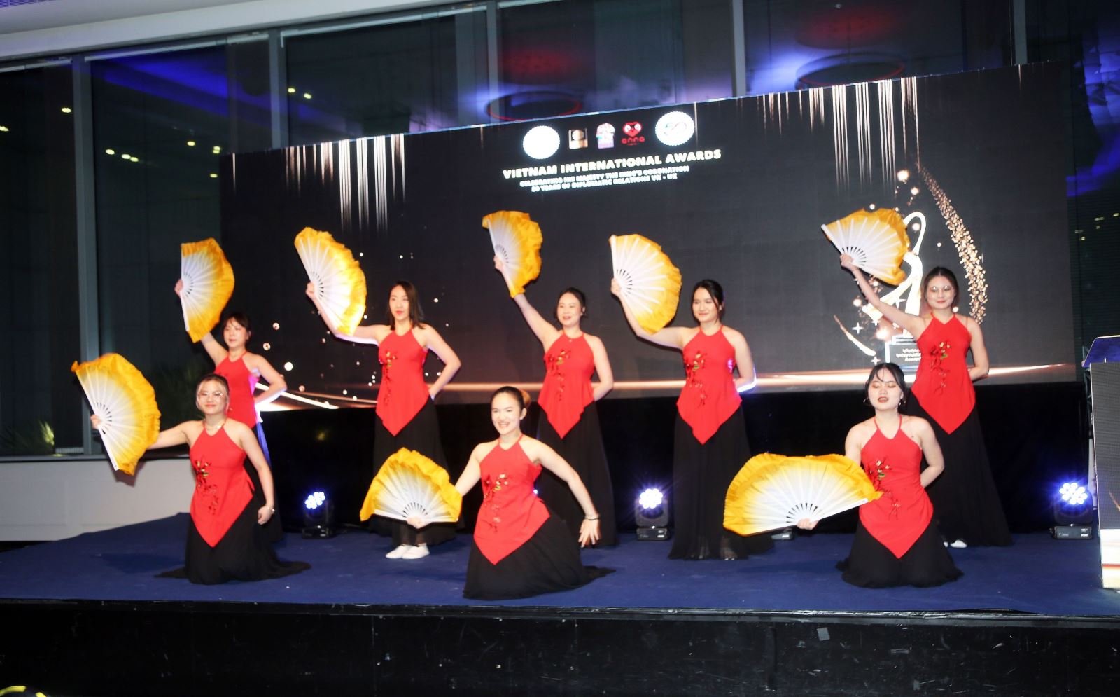 50 năm quan hệ Việt Nam - Anh: Trao giải thưởng tôn vinh người Việt tại Anh Chú thích ảnh