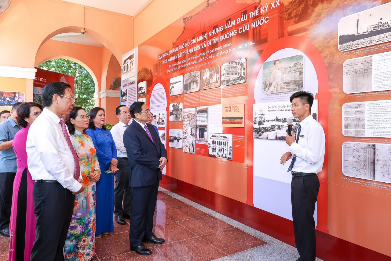 Thủ tướng dâng hương tưởng nhớ Chủ tịch Hồ Chí Minh, kỷ niệm 111 năm Ngày Người ra đi tìm đường cứu nước Thủ tướng dâng hương tưởng nhớ Chủ tịch Hồ Chí Minh, kỷ niệm 111 năm Ngày Người ra đi tìm đường cứu nước
