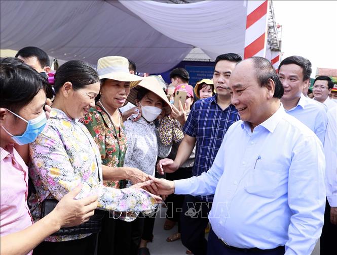 Chủ tịch nước Nguyễn Xuân Phúc thăm, tặng quà Hội Người cao tuổi Hải Dương Chú thích ảnh