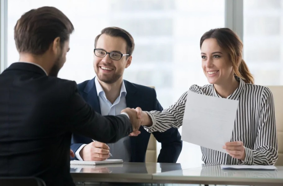 Tỏa sáng trong buổi phỏng vấn nhân viên kinh doanh Tỏa sáng trong buổi phỏng vấn nhân viên kinh doanh